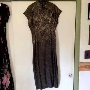 La Belle draw size 9 olive green Asian inspired, back zipper